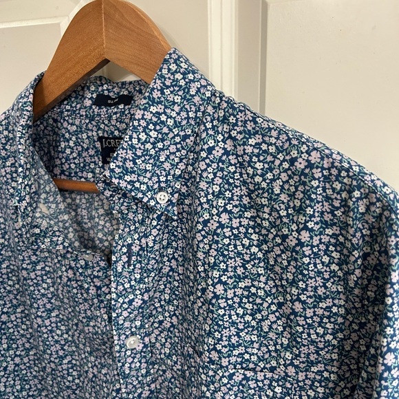 EUC like new J. Crew Men's Blue and White Floral Shirt, size L. Slim. - Picture 3 of 8